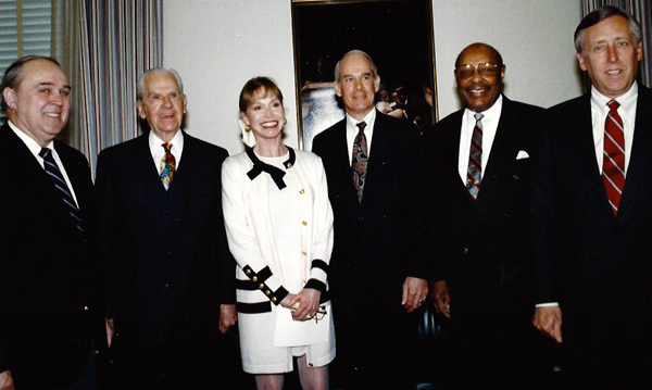 Mary Tyler Moore with group of congressmen